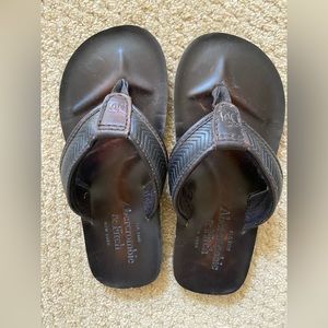 ABERCROMBIE & FITCH LEATHER SANDALS FLIP FLOPS SIZE M/L